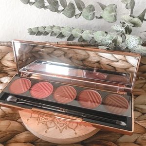 DOSE OF COLORS Eyeshadow Palette